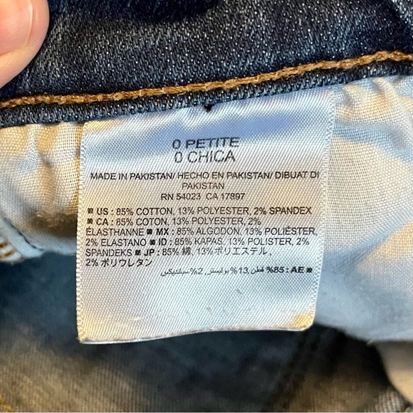 Old Navy - Mid Rise Jeans - Women - 0 Petite - Picture 3 of 8